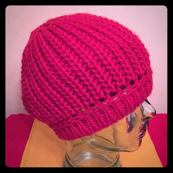 ONLY 1! Red Knit Beanie/Beret - Picture 2 of 8
